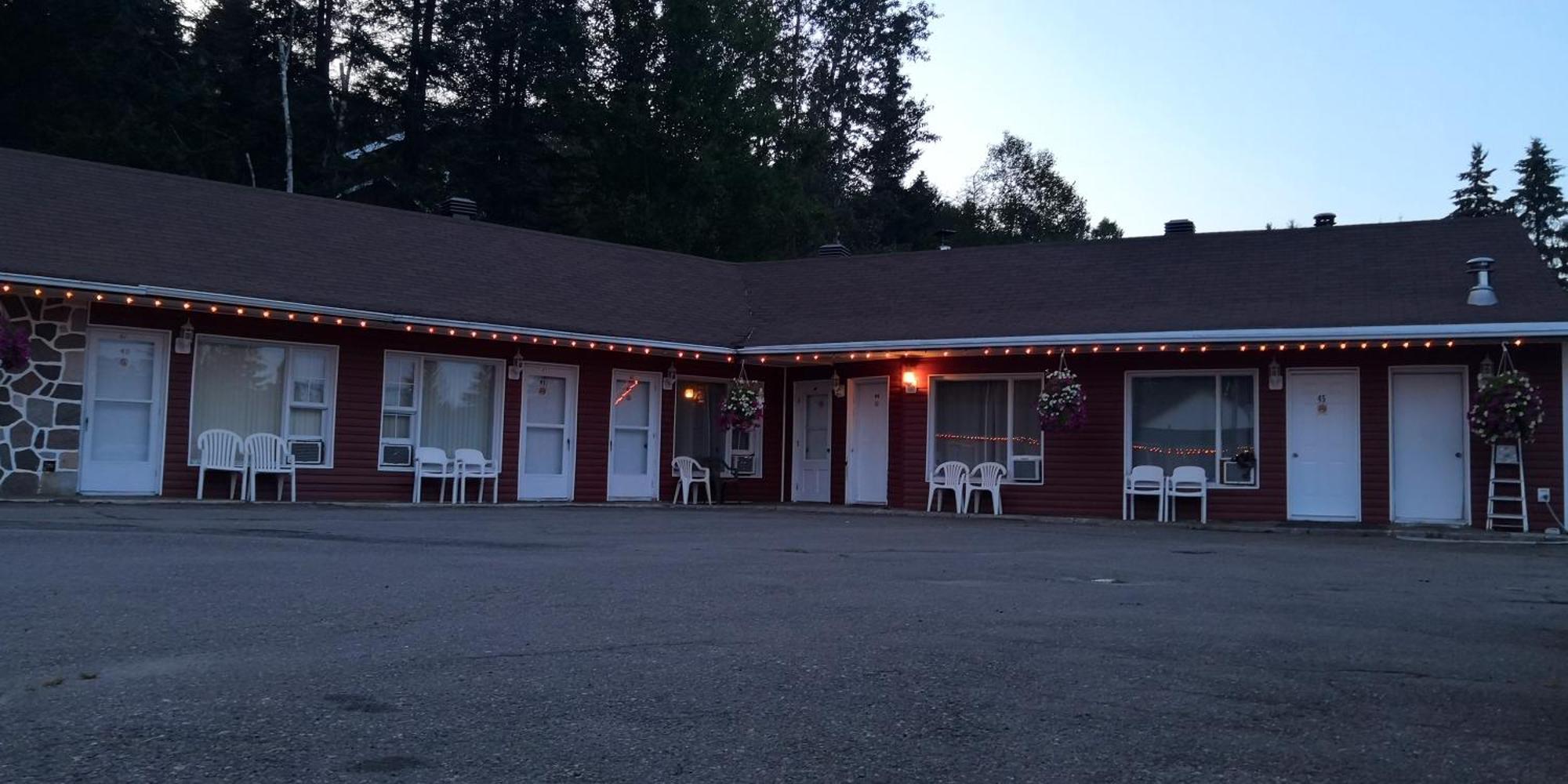 Motel Des Pays D'En Haut Val-David Exterior foto