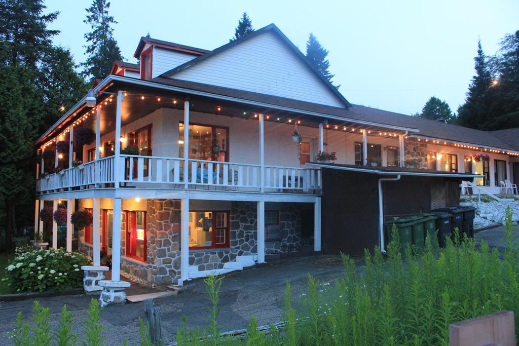 Motel Des Pays D'En Haut Val-David Exterior foto
