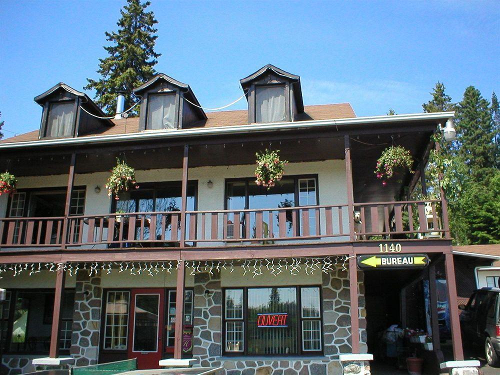 Motel Des Pays D'En Haut Val-David Exterior foto