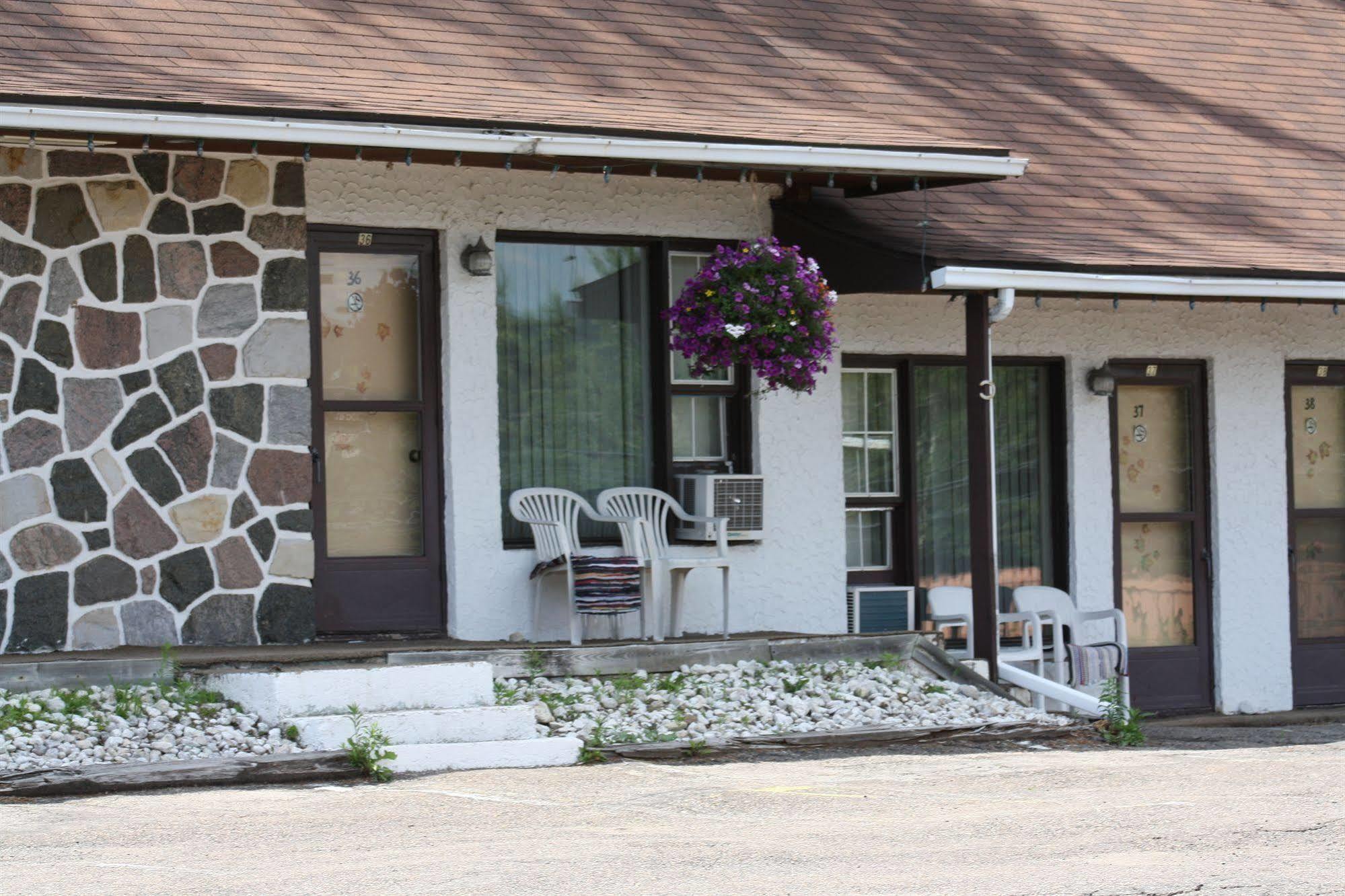 Motel Des Pays D'En Haut Val-David Exterior foto