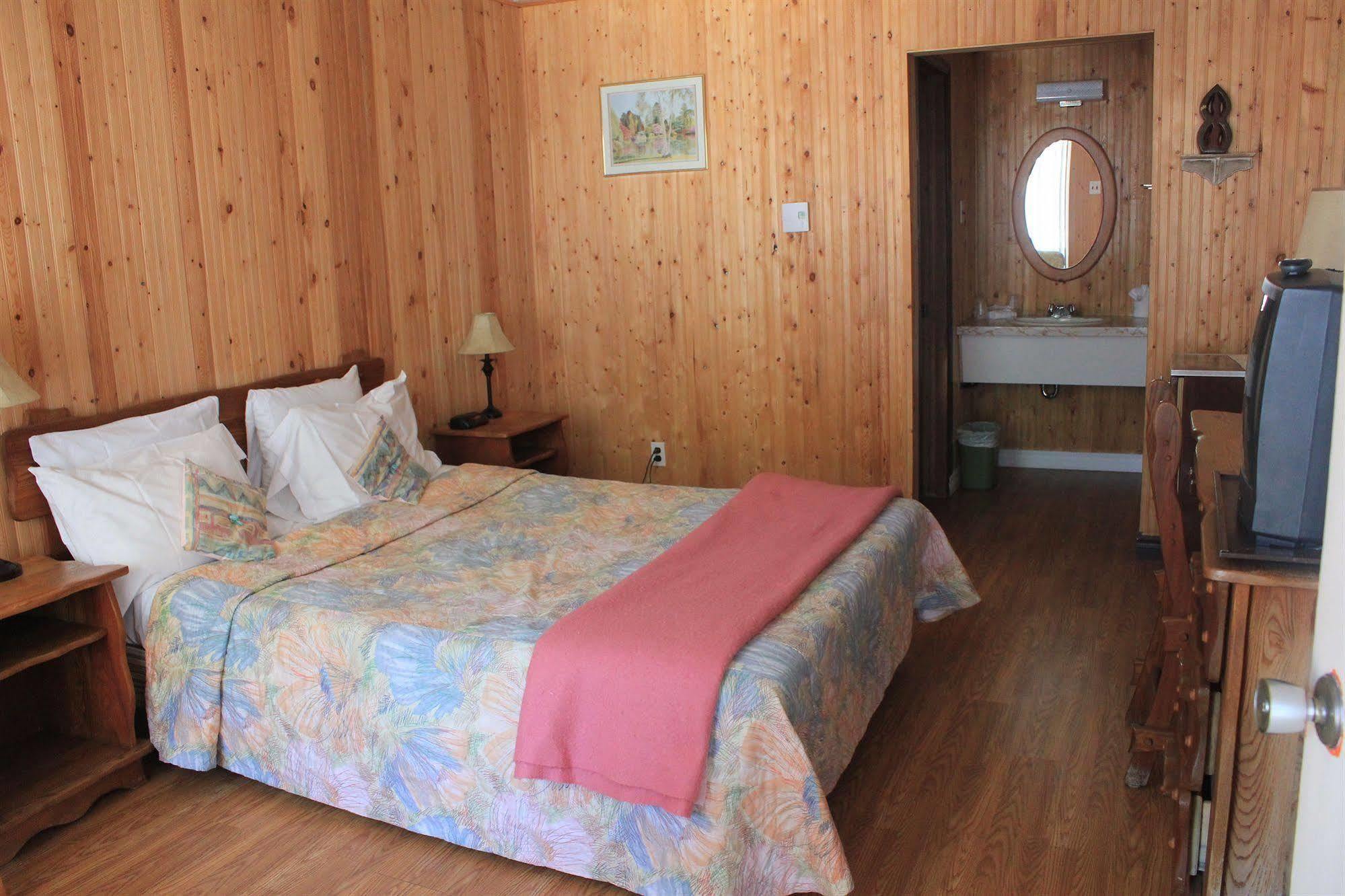 Motel Des Pays D'En Haut Val-David Exterior foto