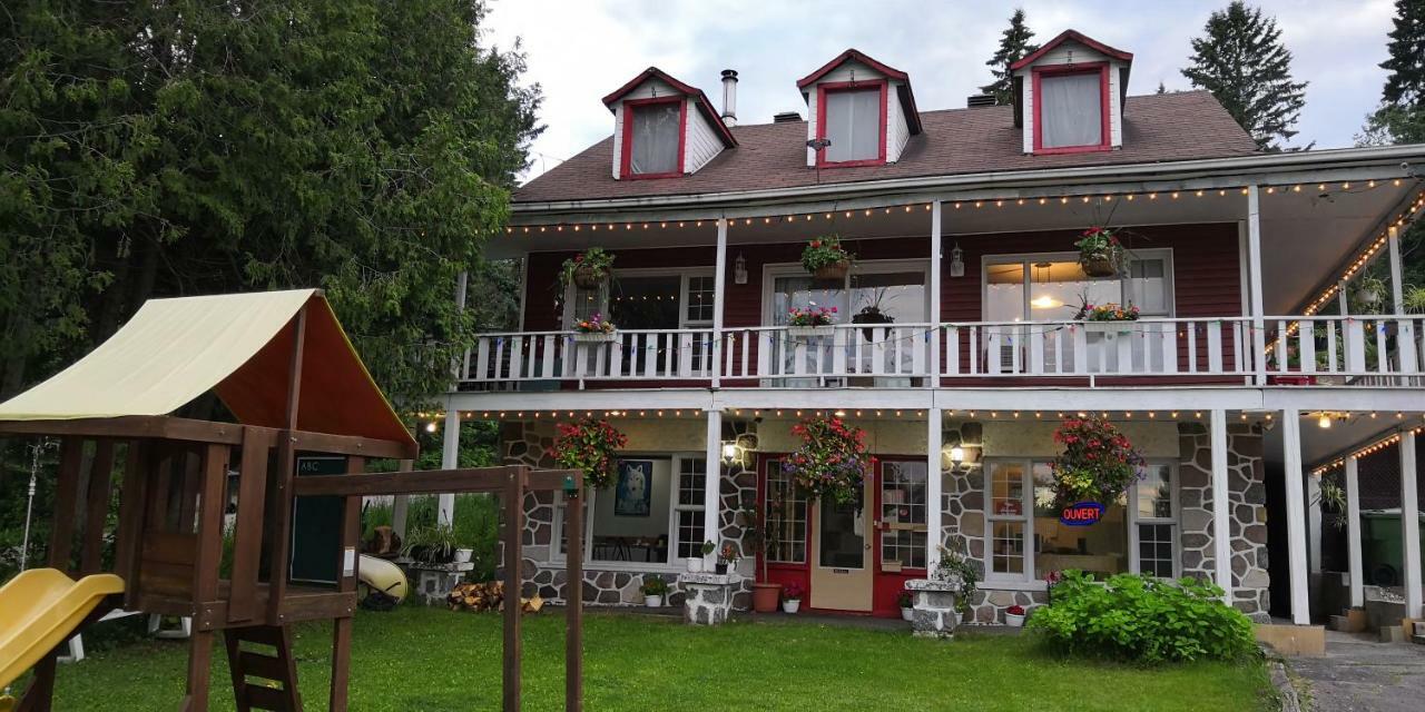 Motel Des Pays D'En Haut Val-David Exterior foto
